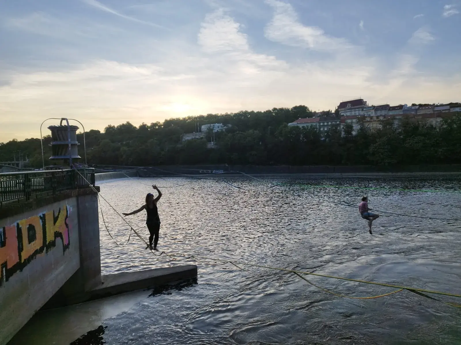 Slackline nad řekou – skupinová aktivita
