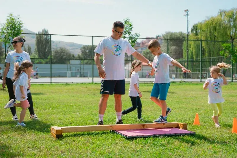 Slackline pro školy – pohybový program s dětmi